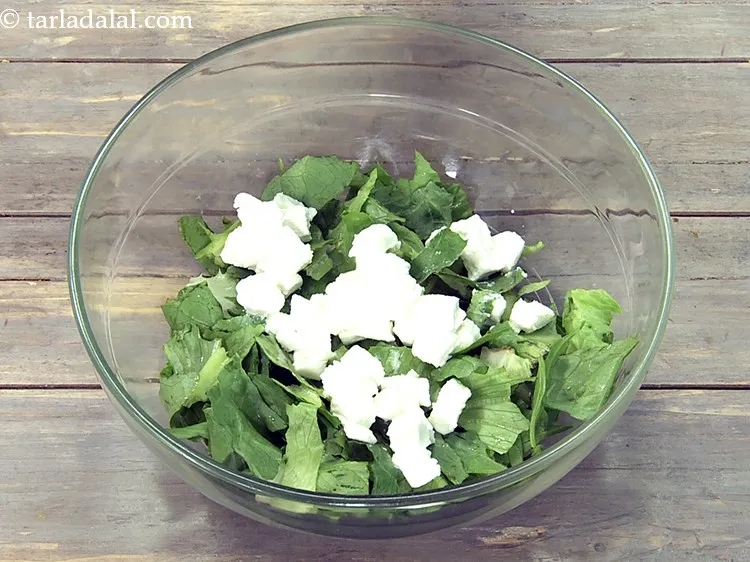 स्टेप 10 – इसमें १/२ कप <a href=""https://www.tarladalal.com/glossary-chopped-feta-cheese-hindi-2617i"">कटा हुआ फेटा चीज़</a>&nbsp;डालें। यह प्रोटीन …