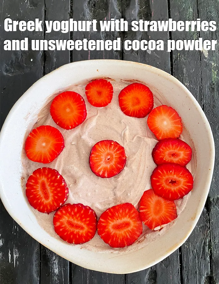 Step 22 – <strong>Greek yoghurt with strawberries and unsweetened cocoa powder. Curd with&nbsp;frozen strawberries and unsweetened cocoa powder.</strong> …