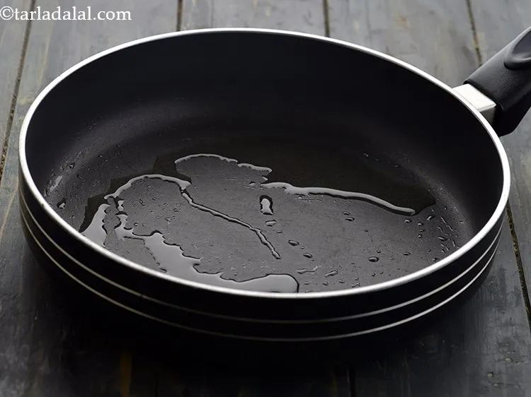 स्टेप 3 – मूंगफली को डी-स्किन करने के बाद, एक तरफ रख दें। …