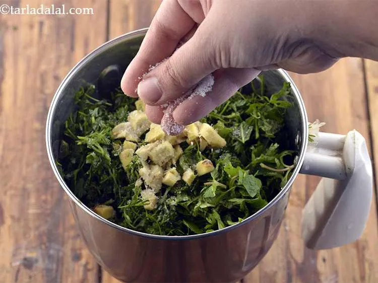 स्टेप 14 – आखिर में स्वादानुसार नमक डालें।