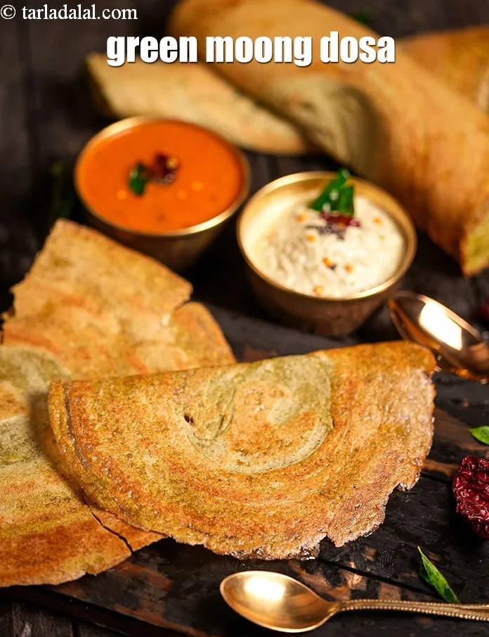 Step 23 – Serve<strong> pesarattu </strong>immediately with sambhar and coconut chutney.