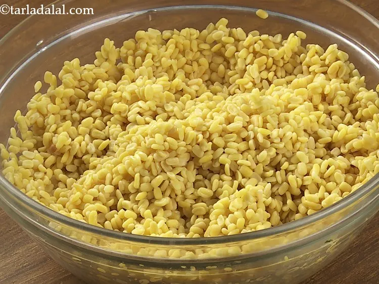 Step 2 – For making the batter for&nbsp;<strong>green peas pancake recipe | green peas cheela with moong dal …