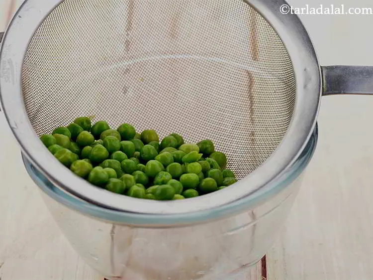 Step 9 – Strain the green peas again. Discard the water or use it to make a soup.