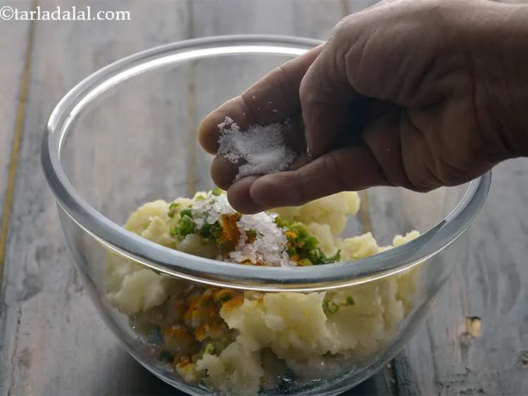 स्टेप 15 – शक्कर और नमक डालें।