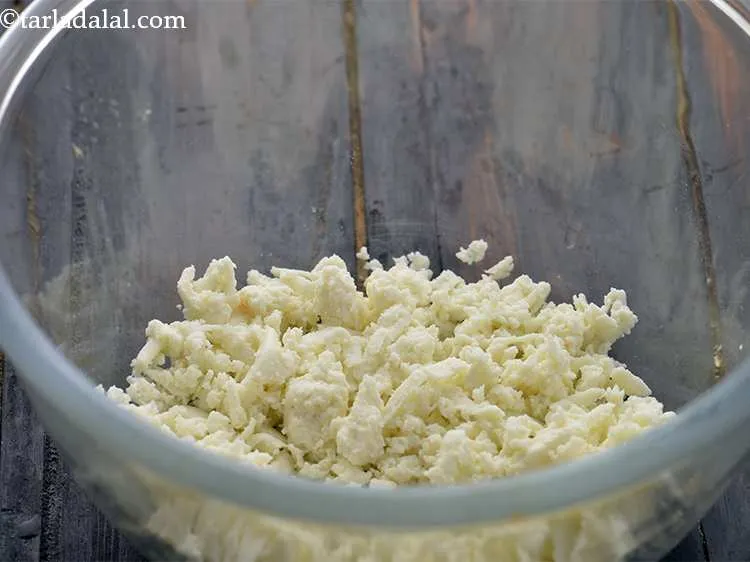 स्टेप 18 – <strong>हरे मटर आलू और पनीर की कटलेट</strong> के लिए पनीर …