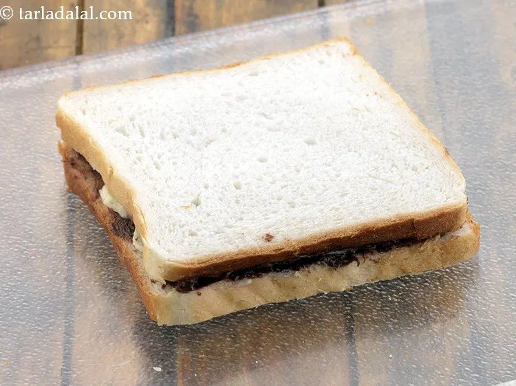 Step 7 – Sandwich it with another buttered-nutella side facing downwards and press it lightly.