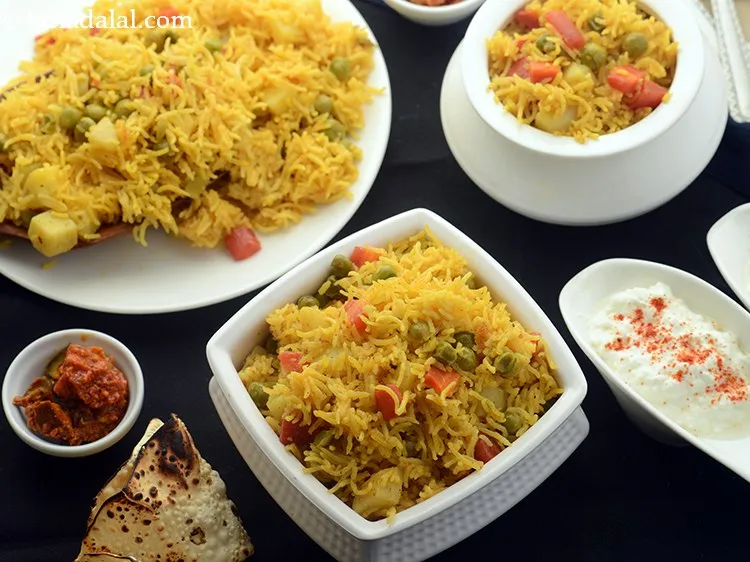 Step 23 – Serve&nbsp;<strong>Gujarati masala bhaat recipe | khaari bhaat | quick khari bhat |</strong><strong>&nbsp;</strong>immediately.&nbsp;