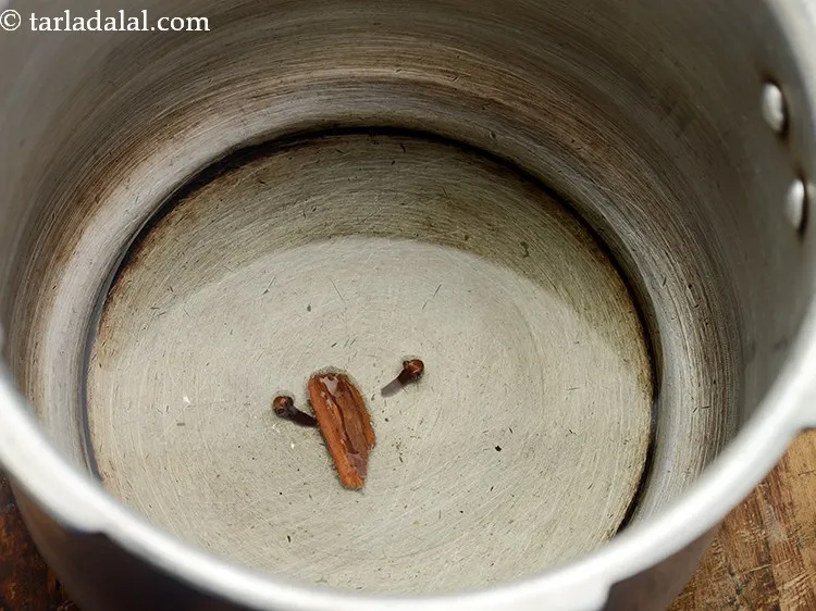 Step 7 – Add cinnamon. These whole spices elevate the flavor of <strong>Gujarati masala bhaat</strong> recipe.&nbsp;