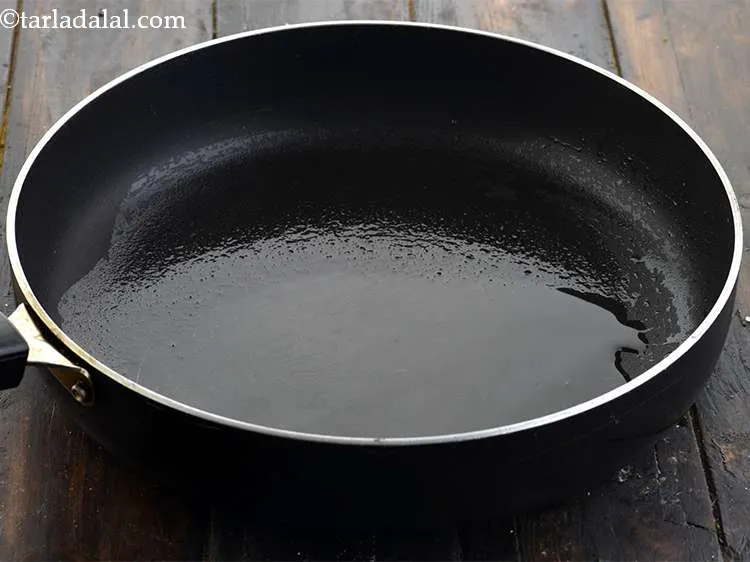 Step 5 – Then heat&nbsp;1 tsp&nbsp;<a href="https://www.tarladalal.com/glossary-oil-671i">oil</a> in a broad non-stick pan.