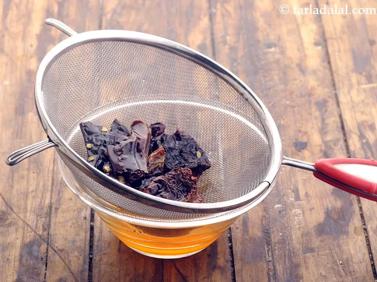 Step 5 – Let it cool for some time, then strain the oil using a strainer.