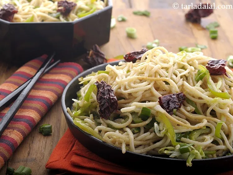 Step 19 – This is how our&nbsp;<strong>Indian style hakka noodles</strong>&nbsp;will look after addition of soy sauce and chilli …