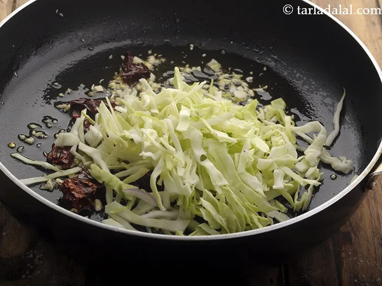 Step 11 – To make&nbsp;<b><span lang="EN" style="font-size: 12pt; font-family: Cambria;">Indian style hakka noodles | Indo Chinese hakka noodles …