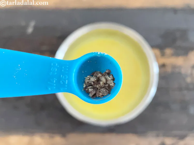 Step 9 – Remove from the flame, add freshly ground black pepper to the milk.