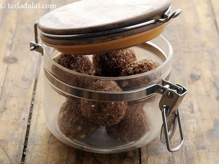 Step 18 – Serve or store the <strong>Halim ladoo</strong> in an air-tight container.&nbsp;<strong>Halim ke ladoos</strong> can be eaten …