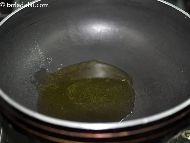 Step 7 – To make <strong>Halim ladoo</strong>, heat the 1 tablespoon ghee in a deep non-stick pan.