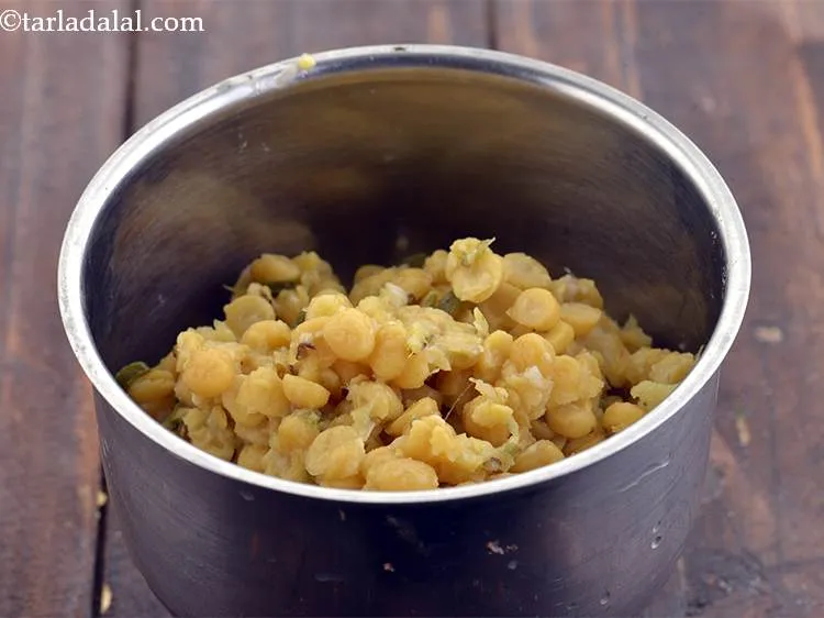 Step 8 – Once cooled, add the <em>chana dal </em>to a mixer jar.
