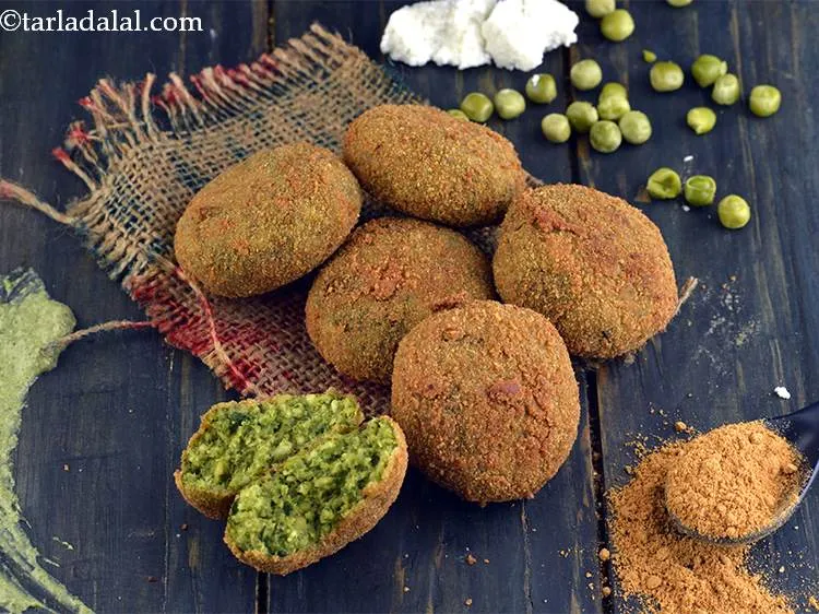 Step 30 – Serve hot with <a href="/Green-Chutney-How-To-Make-Green-Chutney-Recipe-22266r">green chutney</a> and <a href="/Tomato-Ketchup-Tomato-Sauce-Homemade-Tomato-Ketchup-40725r">tomato ketchup</a>.