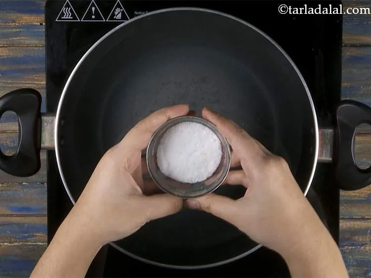 Step 3 – Add salt to taste. This will provide the necessary seasoning to the boiled choliya.