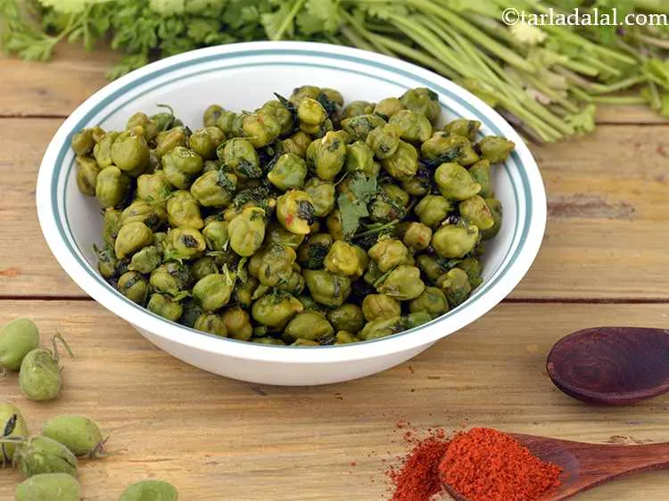 Step 19 – Garnish&nbsp;<strong>hara bhara chaat | &nbsp;hara chana chaat | green chickpea chaat|&nbsp;healthy fresh green chana chaat&nbsp;|</strong>&nbsp;with …
