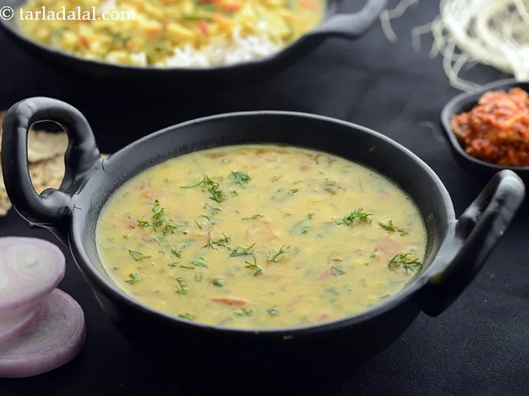 Step 25 – Serve <strong>Hare lehsun ki toovar dal</strong> hot garnished with coriander. You can enjoy the <strong>green …