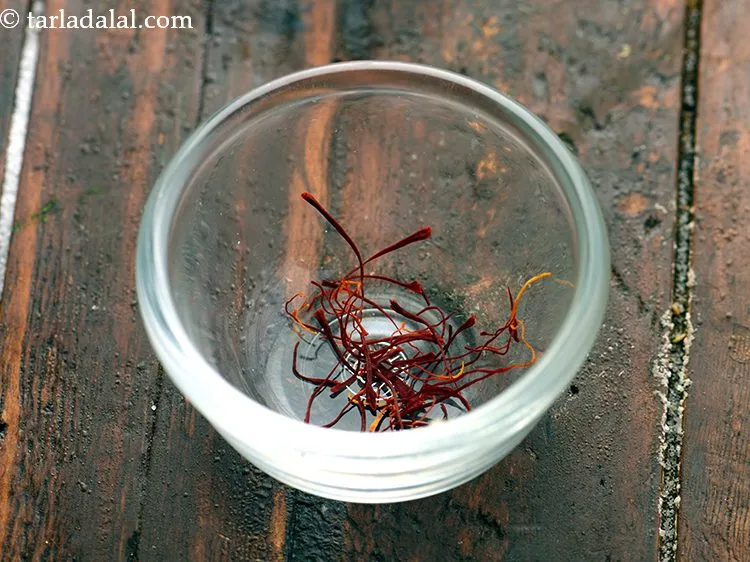 Step 35 – Before we begin preparing <strong>Hariyali Kofta</strong> in a deep bowl take saffron strands.
