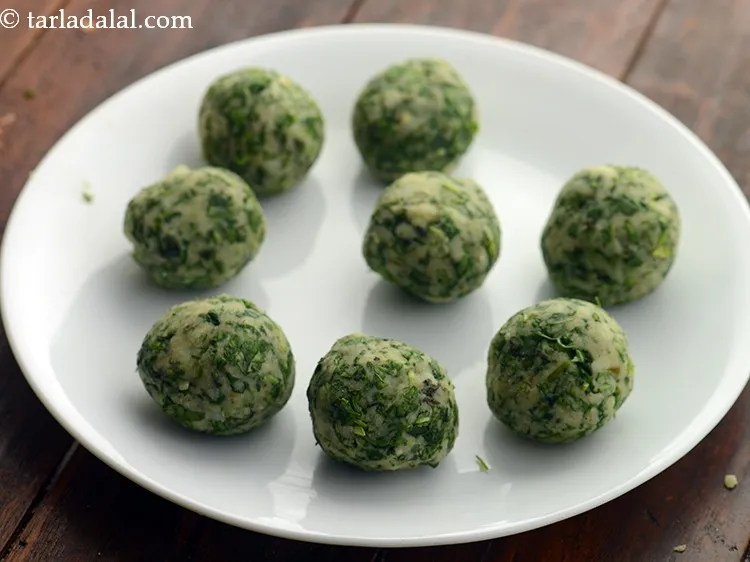 Step 29 – Shape each portion into a round ball and our hariyali koftas are ready to fry.