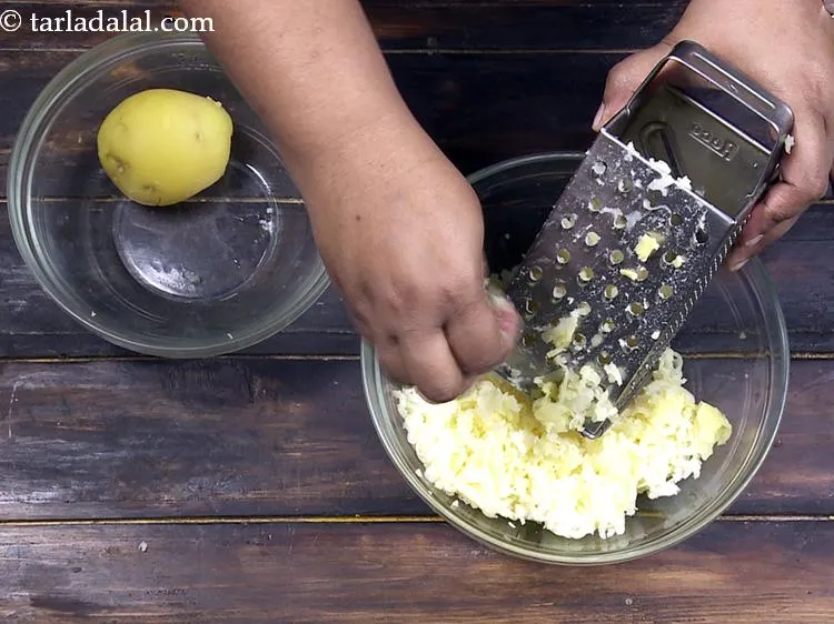 स्टेप 1 – <strong>हैश ब्राउन </strong>बनाने के लिए | <strong>क्रिस्पी हैश ब्राउन्स | …