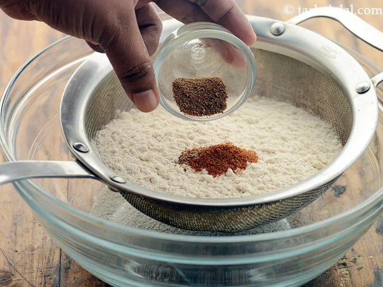 स्टेप 3 – इसमें जायफल पाउडर मिलाएं।&nbsp; यदि आपका बच्चा जायफल की महेक …