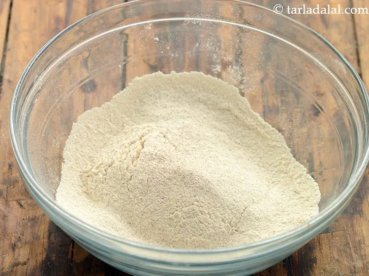 स्टेप 5 – इन सभी ४ सामग्रियों को एक साथ छान लें और …