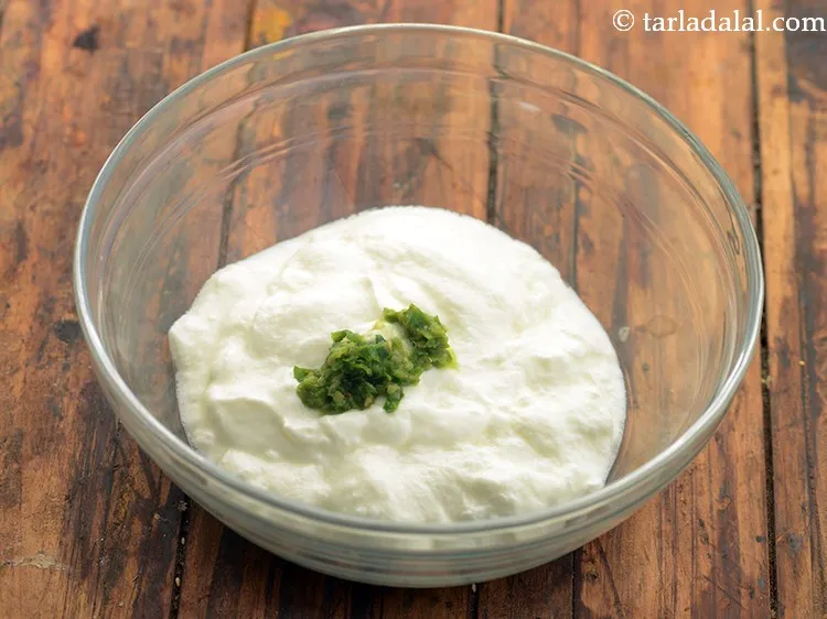 स्टेप 4 – तीखेपन के लिए हरी मिर्च का पेस्ट डालें, इसकी मात्रा …