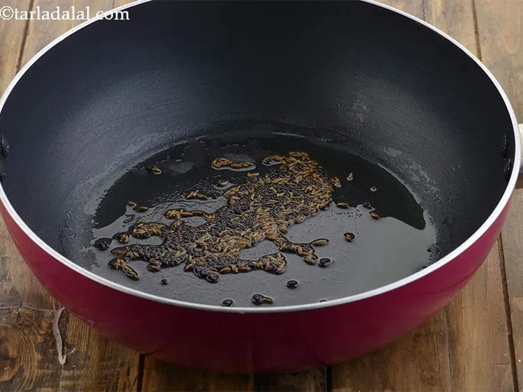 स्टेप 6 – एक कढ़ाही में घी गरम करें और उसमें जीरा और …