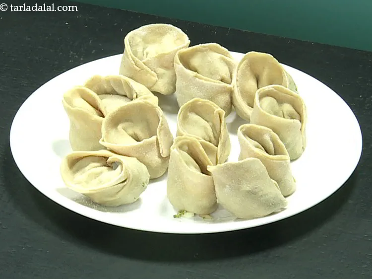 Step 18 – <p>Repeat steps 4 to 6 to make 11 more <strong>whole wheat veg momos</strong>.</p>