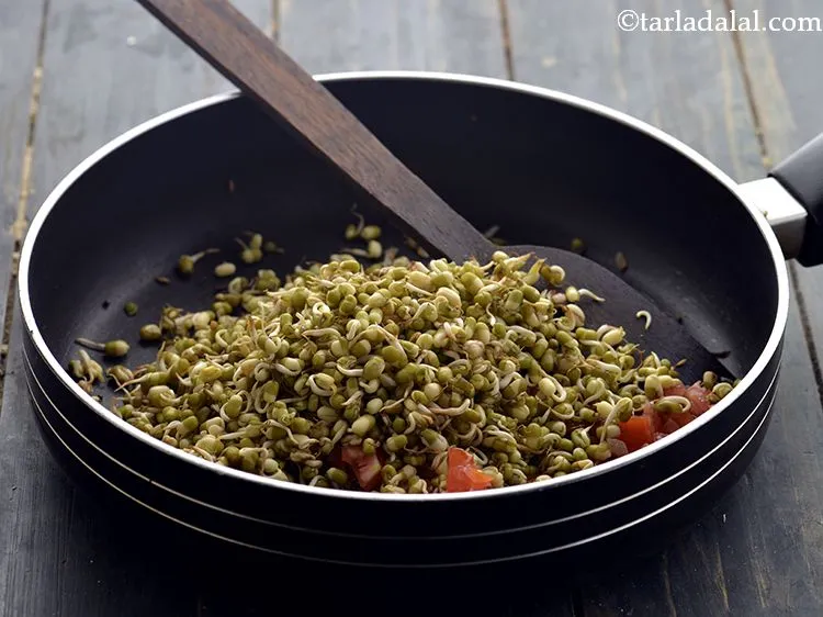 स्टेप 19 – अंकुरित मूंग डालें। किसी भी बीन्स को अंकुरित करना उन्हें …