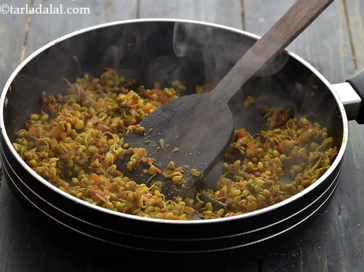 स्टेप 21 – अच्छी तरह मिलाएं और मध्यम आंच पर ४ से ५ …