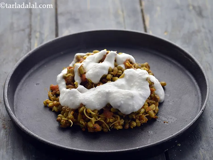 स्टेप 25 – २ टेबल-स्पून ताजा दही डालें। हमने <a href=""https://www.tarladalal.com/How-To-Make-Curd-Or-Dahi-At-Home-hindi-2790r"" target=""_blank""><strong>ताजा होममेड …