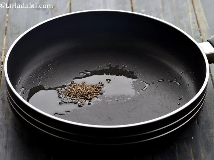 स्टेप 10 – जीरा डालें।