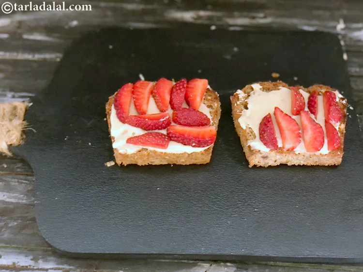 Step 7 – Top each&nbsp;<strong>toasted buttered multigrain bread slice</strong>&nbsp;with half the strawberries.&nbsp;