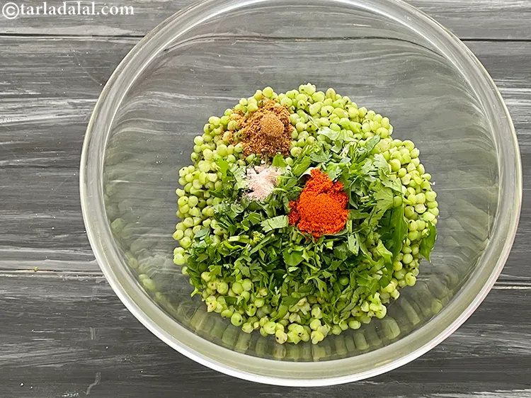 Step 7 – <p>Add the cumin seeds (jeera)&nbsp;powder.</p>