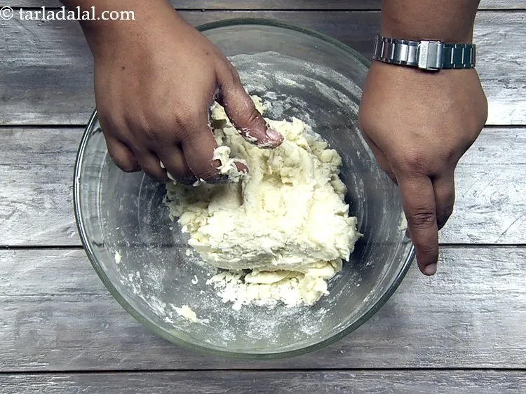 स्टेप 21 – <p>अपने हाथों का उपयोग करके अच्छी तरह मिलाएं।</p>