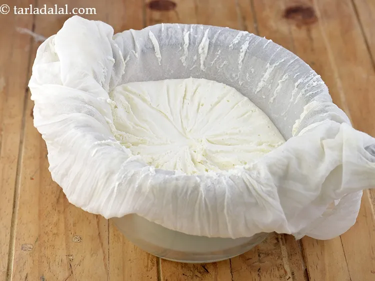 स्टेप 20 – 48 घंटे बाद गांठ खोलें। अतिरिक्त तरल नीचे के कटोरे …