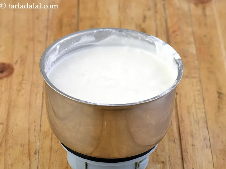 स्टेप 17 – इसे चिकना होने तक मिलाएँ।