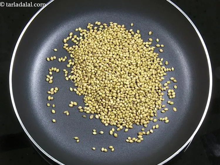 स्टेप 1 – <strong>दाबेली मसाला पाउडर</strong> बनाने के लिए | <strong>घर पर दाबेली …