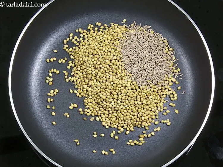 स्टेप 2 – जीरा डालें। हमेशा ताजे मसालों का उपयोग करें अन्यथा घर …