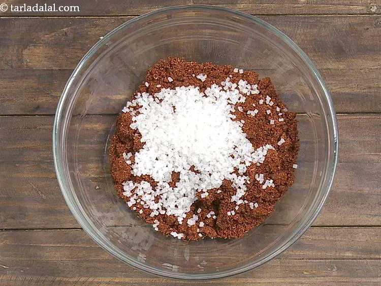 स्टेप 22 – शक्कर डालें। मध्यम आकार के दानों या छोटे दानों की …