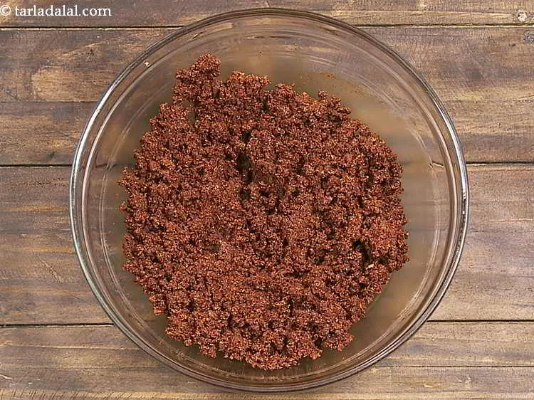 स्टेप 24 – अपने हाथों से अच्छी तरह से मिलाएं और आपका <strong>दाबेली …