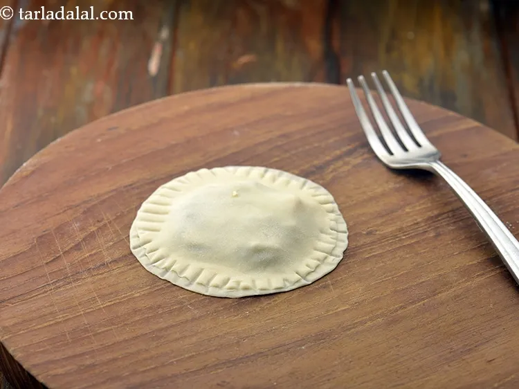 Step 3 – Ensure to seal the ravioli with the fork well, else the stuffing might spill out …