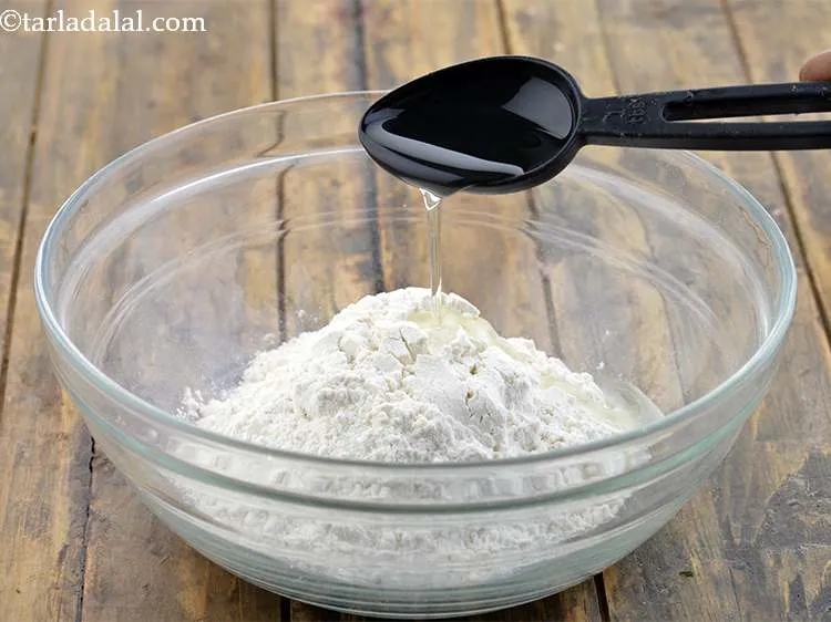 Step 3 – Add 1&frac12; tbsp of oil.&nbsp;