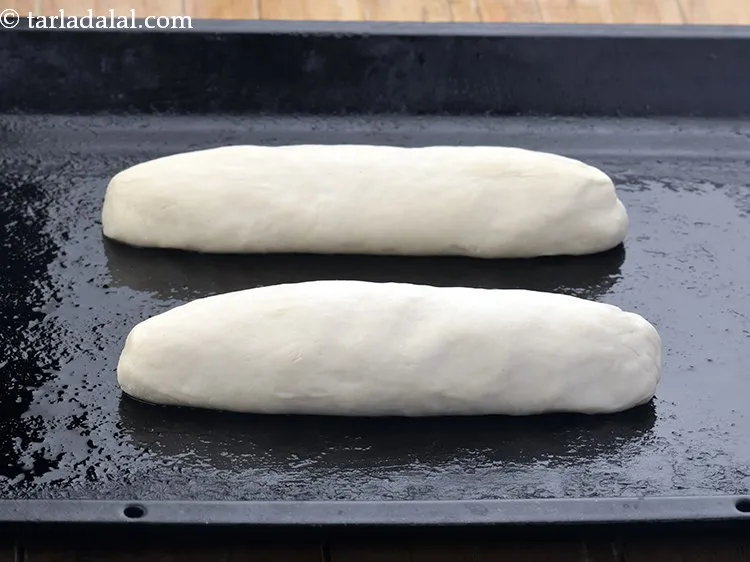 स्टेप 17 – आटे के प्रत्येक भाग को २०० मि। मी। (८&rdquo;) लंबे …