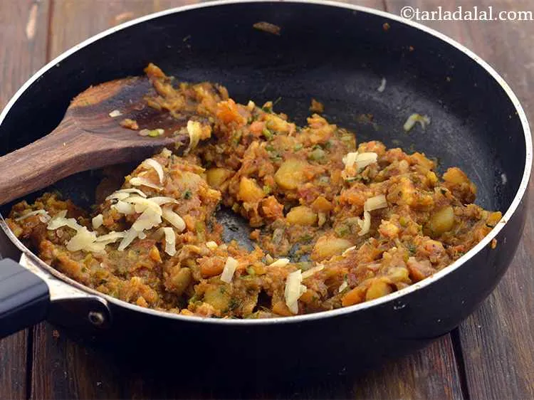 Step 9 – Mix well and your Tava cheese burger stuffing is ready. Keep aside.