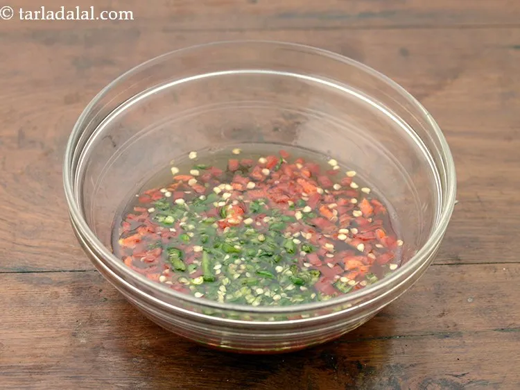 Step 7 – Mix well using a spoon. This is how <strong>homemade sweet chilli sauce with honey</strong>&nbsp;looks after …